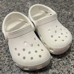 Crocs white baby toddler c 5 girls boys unisex clogs